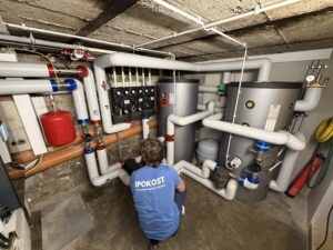 Pompe à chaleur air-eau Heliotherm Comfort Compact installée par les techniciens chauffagistes et frigoristes d'IPOKOST dans la commune de Jorat-Mézières dans le canton de Vaud.